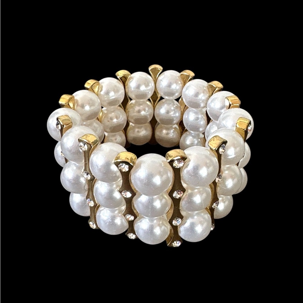 Elegant Gold and White Wide Pearl Stretch Bracelet